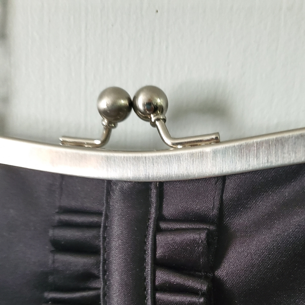 Liz Claiborne | Kiss Clasp Ruffle Small Evening Crossbody Clutch Bag Purse - Picture 2 of 6